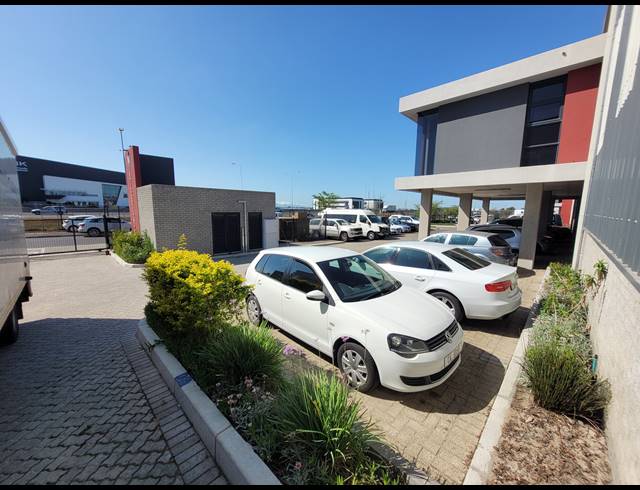 494M² WAREHOUSE TO LET IN STIKLAND INDUSTRIAL
